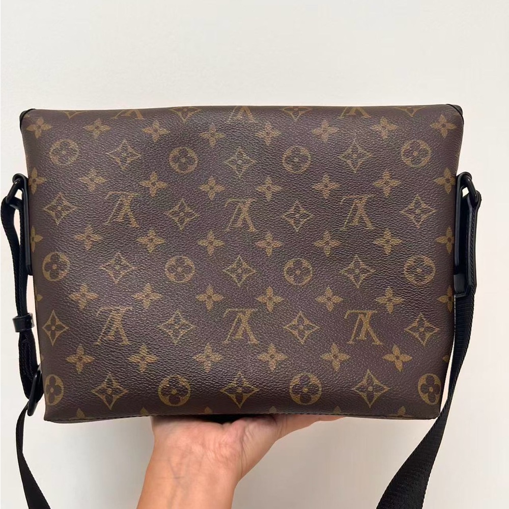 Louis Vuitton Brown and Tan Monogram Bag - Picture 5 of 9